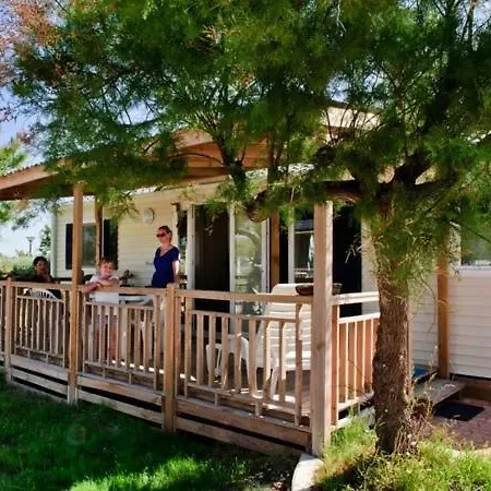 Camping Le Clos Du Rhone Saintes-Maries-de-la-Mer Exterior photo